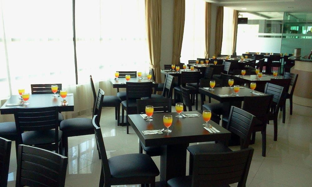 Sutera Hotel Серембан  Экстерьер фото