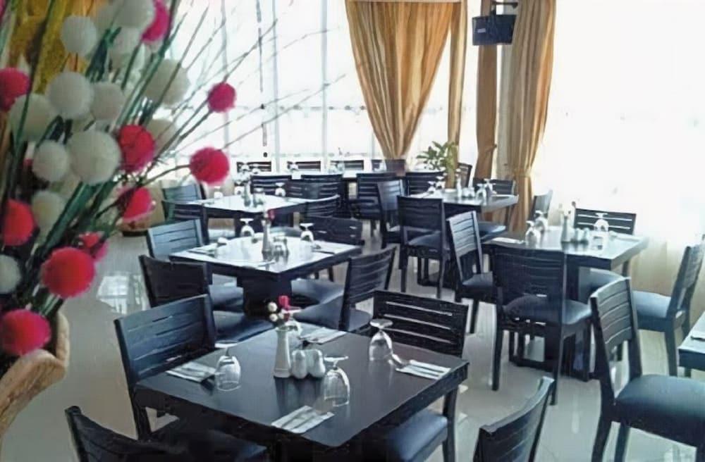 Sutera Hotel Серембан  Экстерьер фото